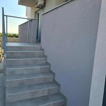 Διαμέρισμα Lena *